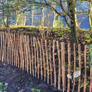 hazelaar hekwerk als flexibele natuurlijke tuinafscheiding